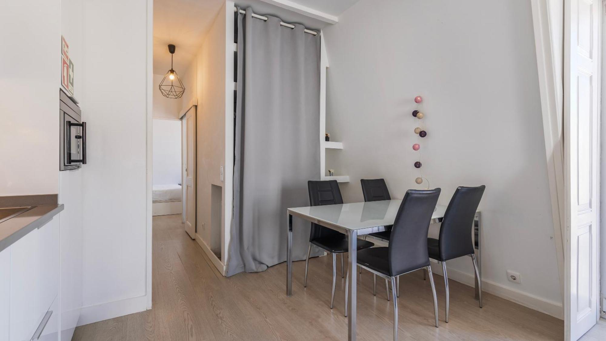 Classic Topfloor Apartment By Lovelystay Lisboa Eksteriør billede